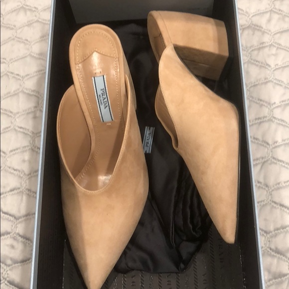❌SOLD❌ Prada suede mule heels size6 - Picture 4 of 7